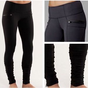 Lulu leggings with zippered pockets and bottoms